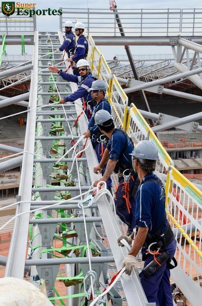 03/10/2012 - Nova cobertura sendo instalada. Ela passa de 29m para 55m.