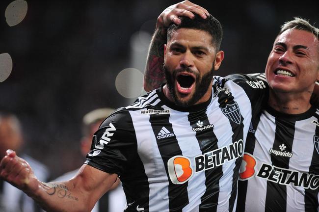 Fotos do gol de Hulk, que deu a vitria ao Galo sobre o Emelec e a classificao s quartas de final da Libertadores