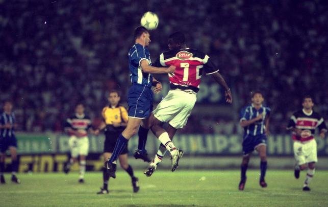 O ltimo gol pelo Santa Cruz (19/11/2002) - No jogo de volta das quartas de final da Srie B, o Santa Cruz passou de fase ao vencer o Ava. Abedi e Grafite foram os autores dos gols da vitria por 2 a 1. No saberia o atacante que esta seria a seu derradeiro gol pelo Tricolor.