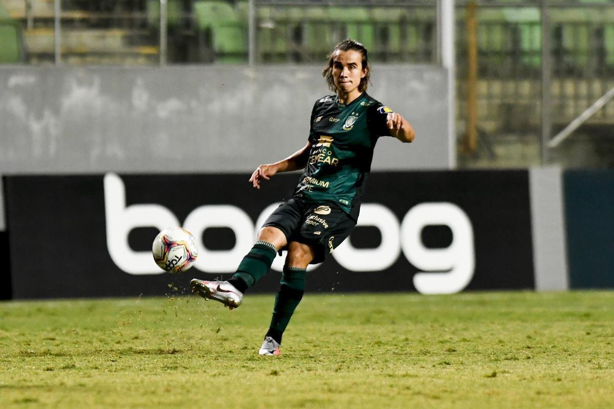 Zé Ricardo - o volante de 24 anos tem como virtude o bom posicionamento, a capacidade de recuperar a bola sem cometer falta e a precisão nos passes. De 47 jogos na temporada 2020, 27 foram pela Série B. Na competição, contabilizou 57 desarmes e 83,45% de aproveitamento nos passes, segundo o SofaScore. Em quase cinco anos no elenco principal, o camisa 5 participou de 150 partidas, com um gol marcado.