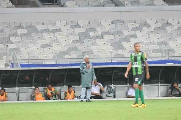 Cruzeiro e Amrica ficaram no empate, e permitiriam a chegada do Uberlndia  liderana