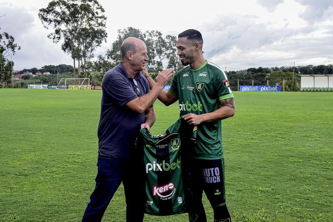 Novo reforço do América para 2022, o zagueiro Éder foi apresentado oficialmente no dia 10 de janeiro