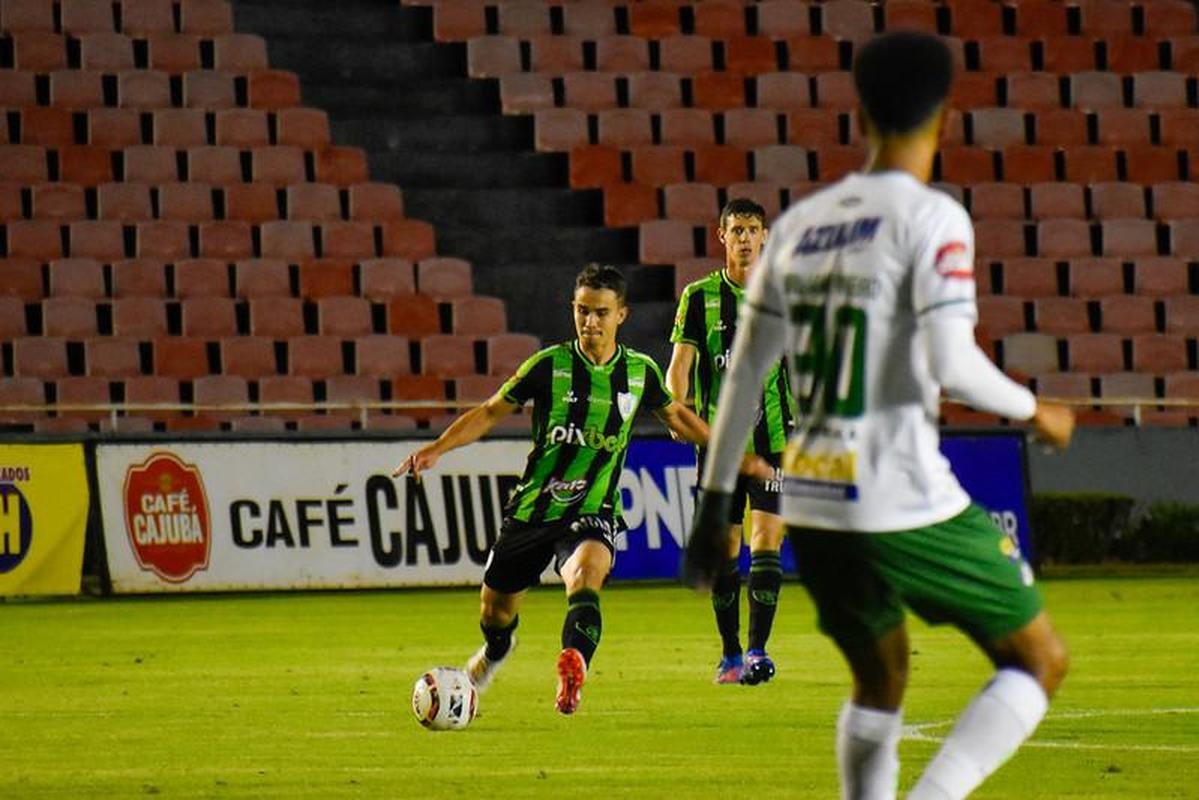 Amrica perdeu para o Uberlndia por 2 a 1