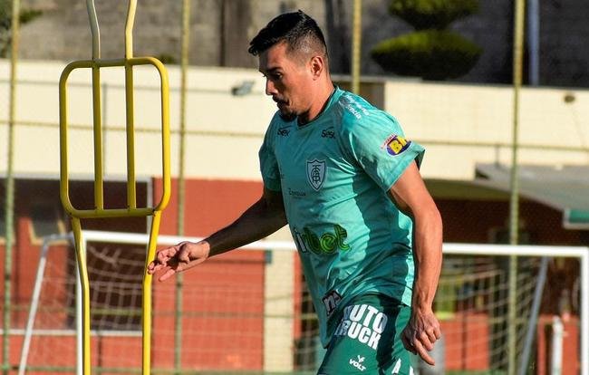 Juninho Valoura (volante) - emprestado ao CRB at o fim desta temporada