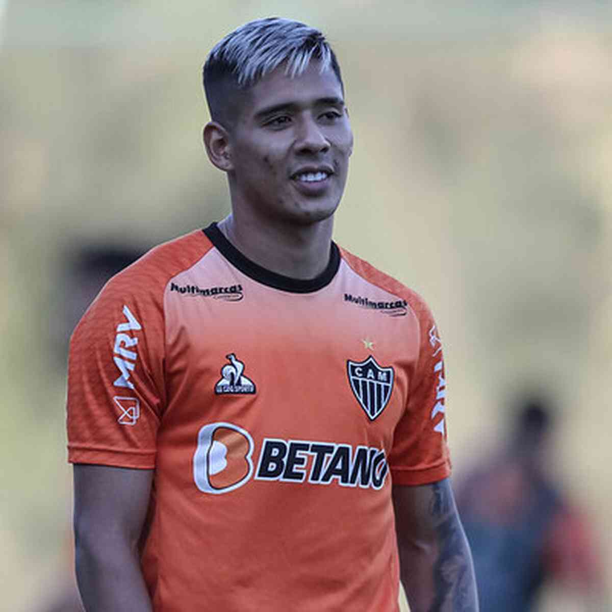 Quer voltar ao Brasil: veja os números de Adriano, ex-lateral do Barcelona  - Superesportes