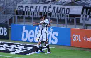 Araos marcou o segundo gol do Corinthians no Mineiro (Alexandre Guzanshe / EM DA PRESS)