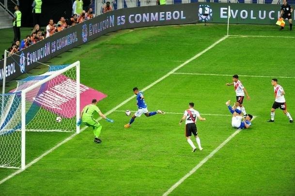Fotos do primeiro tempo do duelo entre Cruzeiro e River Plate, no Mineiro, pela Copa Libertadores 2019