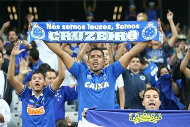Imagens da torcida do Cruzeiro no jogo contra o Atltico-PR