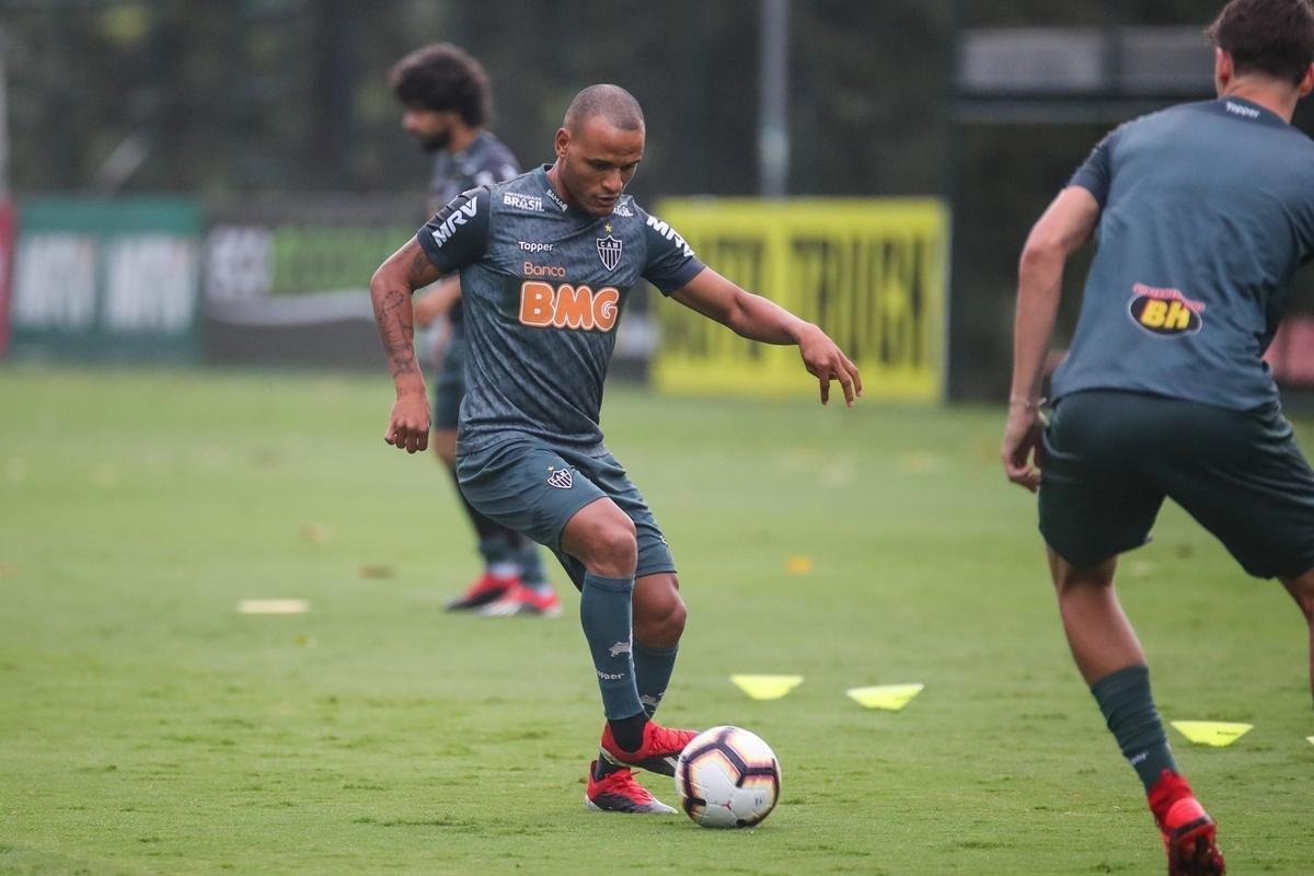 Jogadores do Atltico treinaram nesta tera-feira, vspera do jogo com o Defensor