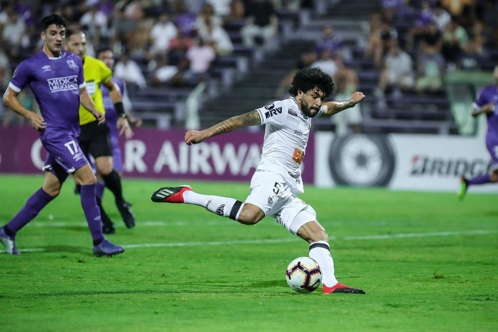 Imagens da partida entre Defensor e Atltico, em Montevidu, pela Libertadores