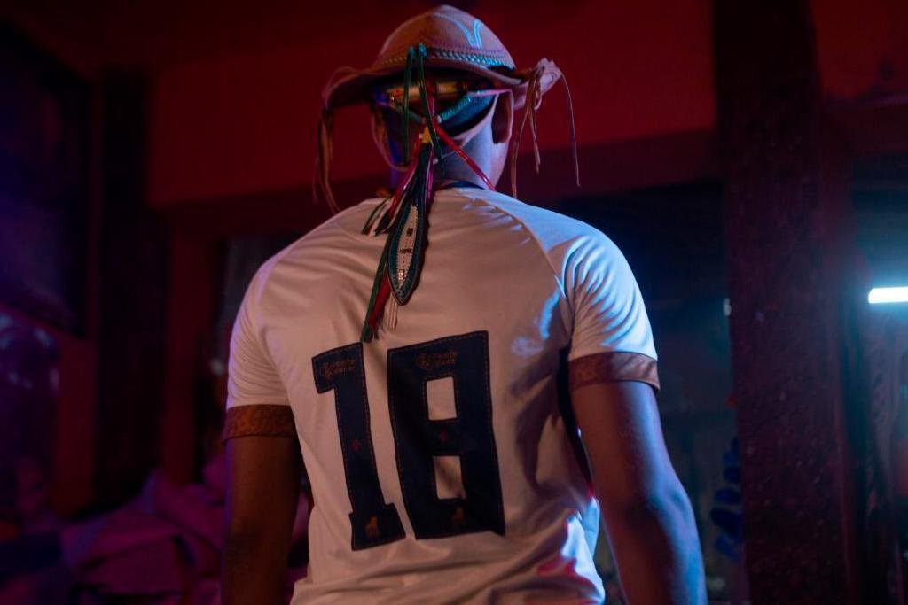 Em maro, o Fortaleza lanou a camisa 'Luar e Serto' para a temporada 2021. O modelo, de marca prpria,  vendido na loja do clube por R$ 229,90.