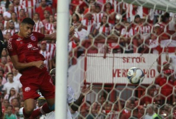 Náutico e Sampaio Corrêa iniciaram a decisão da Série C neste domingo