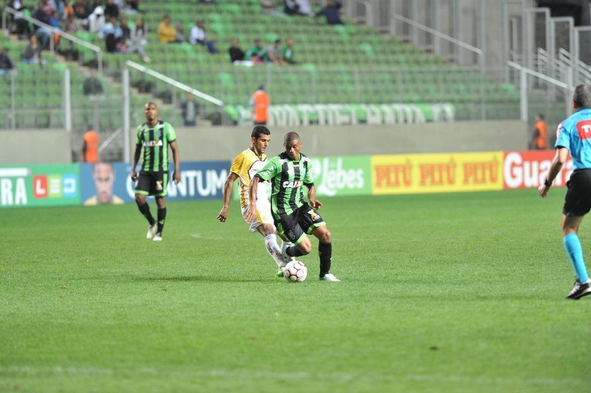 Imagens da partida entre Amrica e Cricima, no Independncia, pela Srie B do Brasileiro