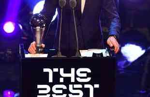 Tcnico de futebol masculino - Didier Deschamps, campeo do mundo com a Frana,  eleito melhor tcnico da temporada
