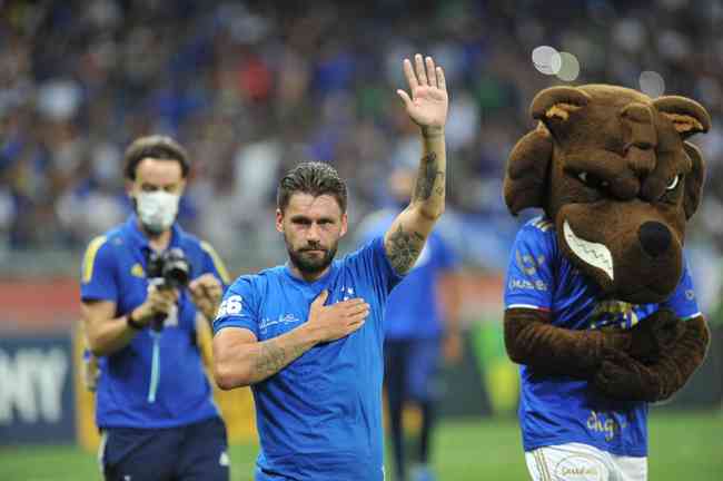 Último jogo da carreira de Sobis tem emoção, festa com a torcida do Cruzeiro  e surpresa de Dirceu Lopes; assista, cruzeiro