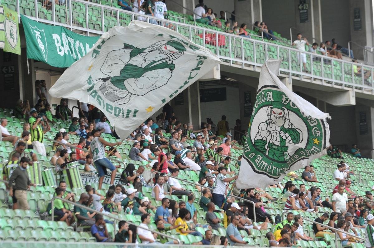 Imagens das torcidas de Amrica e Cruzeiro no clssico deste domingo, no Independncia, pela partida de ida da semifinal do Campeonato Mineiro