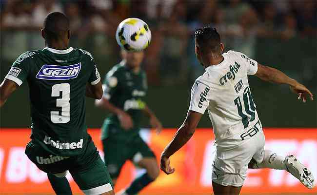 Rony marcou belo gol para o Palmeiras contra o Goiás