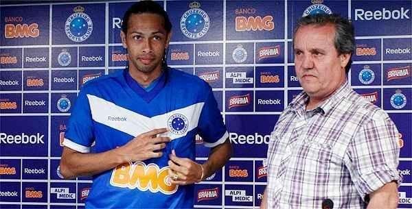 Fbio Lopes (atacante) - Anunciado pelo Cruzeiro em janeiro de 2012, Fbio Lopes era desconhecido dos torcedores. Ele apenas duas partidas pela Raposa, ambas pelo Campeonato Mineiro.