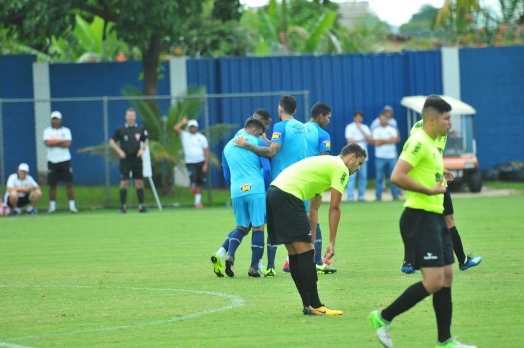 Jogo-treino foi disputado na tarde deste sbado, na Toca da Raposa II