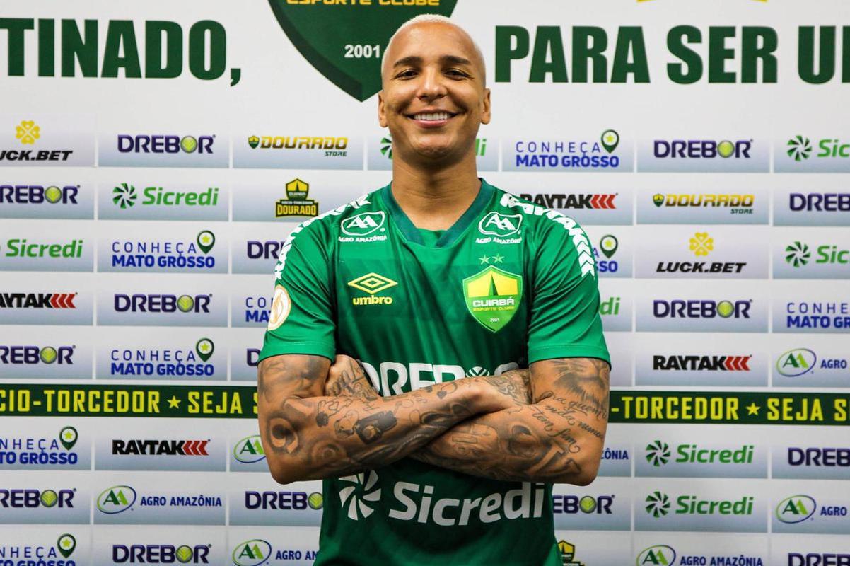 Cuiab contratou o atacante Deyverson