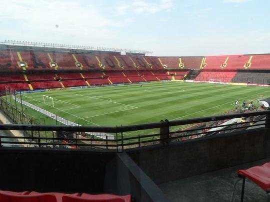Construído em 1946, o Cemitério de Elefantes foi onde o Colón venceu o Santos de Pelé, a Seleção Argentina, o Peñarol, então campeão mundial, e os poderosos River Plate e Boca Juniors