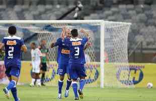 Imagens da partida entre Cruzeiro e Nacional, no Estdio Mineiro