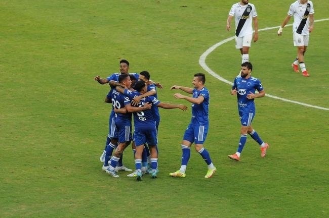 Fotos do jogo entre Cruzeiro e Ponte Preta, no Mineiro, em Belo Horizonte, pela 13 rodada da Srie B do Brasileiro