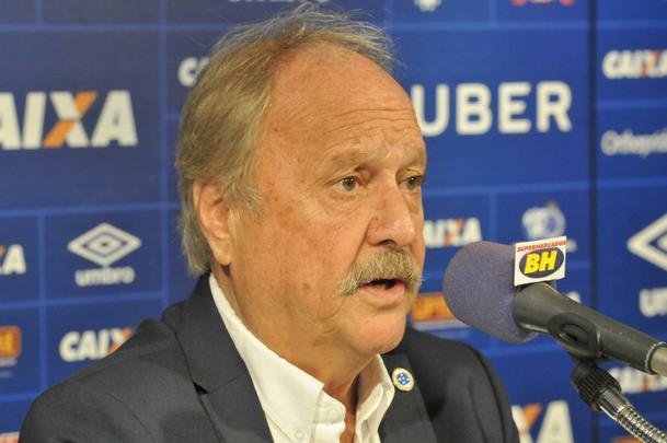 Meia argentino foi apresentado como novo reforo do Cruzeiro nesta quinta-feira (18 de janeiro)