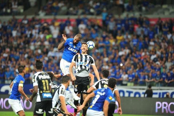 Fotos do segundo tempo, no Mineiro: Bruno Henrique fez 2 a 1 para o Santos e levou deciso para os pnaltis