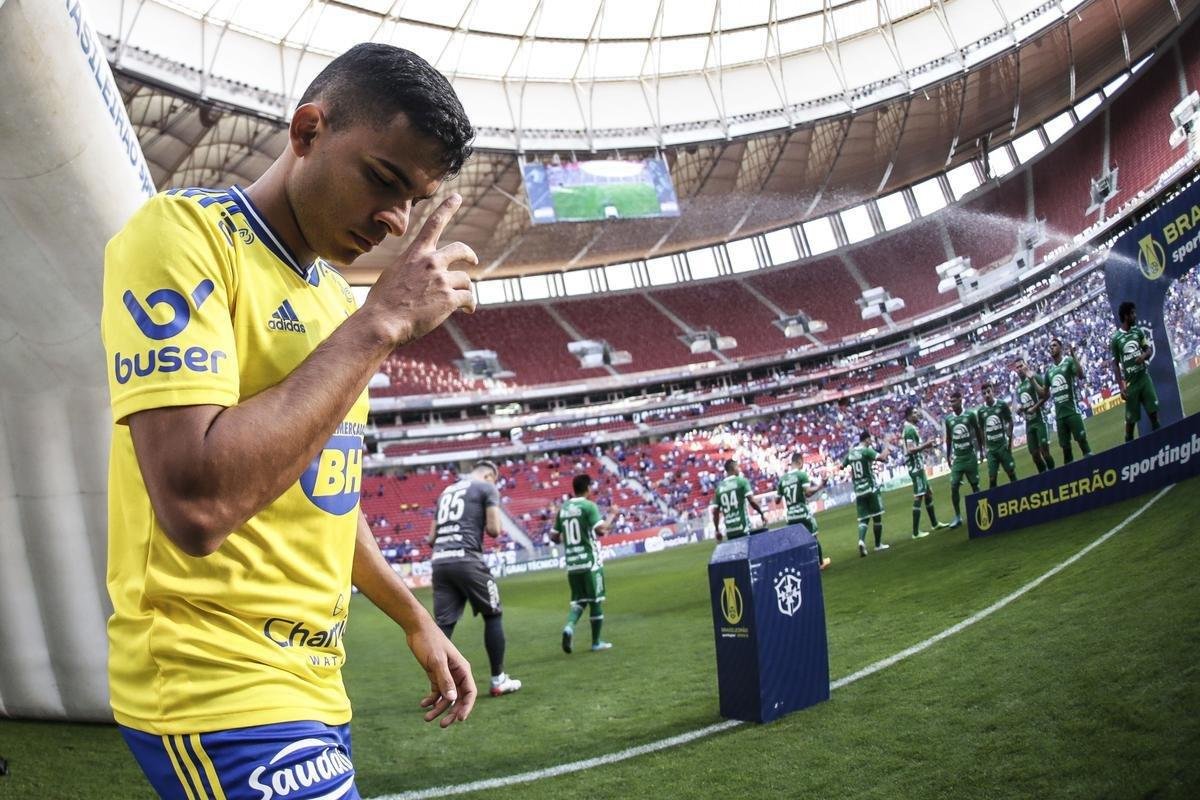 Fotos da partida entre Cruzeiro e Chapecoense, pela 24 rodada da Srie B do Campeonato Brasileiro. O jogo foi realizado neste sbado (13), no estdio Man Garrincha, em Braslia.