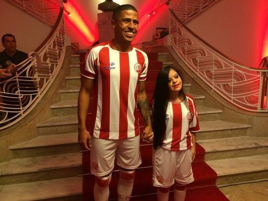 Em 2016, Nutico rompeu contrato com a Umbro e fechou nova parceria com a Topper. Na foto, o primeiro padro do clube