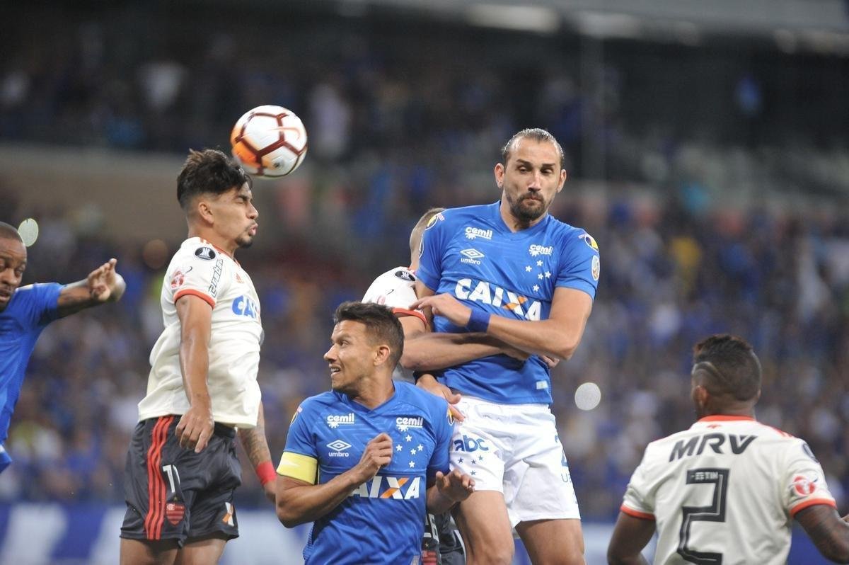 Fotos do primeiro tempo do duelo entre Cruzeiro e Flamengo, no Mineiro, pelas oitavas de final da Libertadores