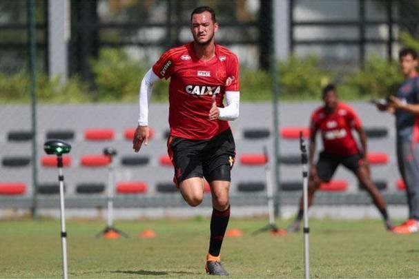 Rver (Flamengo) - 33 anos - 5 jogos no Campeonato Brasileiro -  titular do Flamengo. O zagueiro jogou poucas vezes porque sofreu uma leso no ombro. Desde ento, no voltou aos gramados.