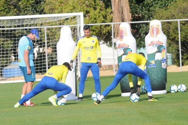 Galeria de fotos do treino do Cruzeiro nesta sexta-feira (6/9), na Toca da Raposa II