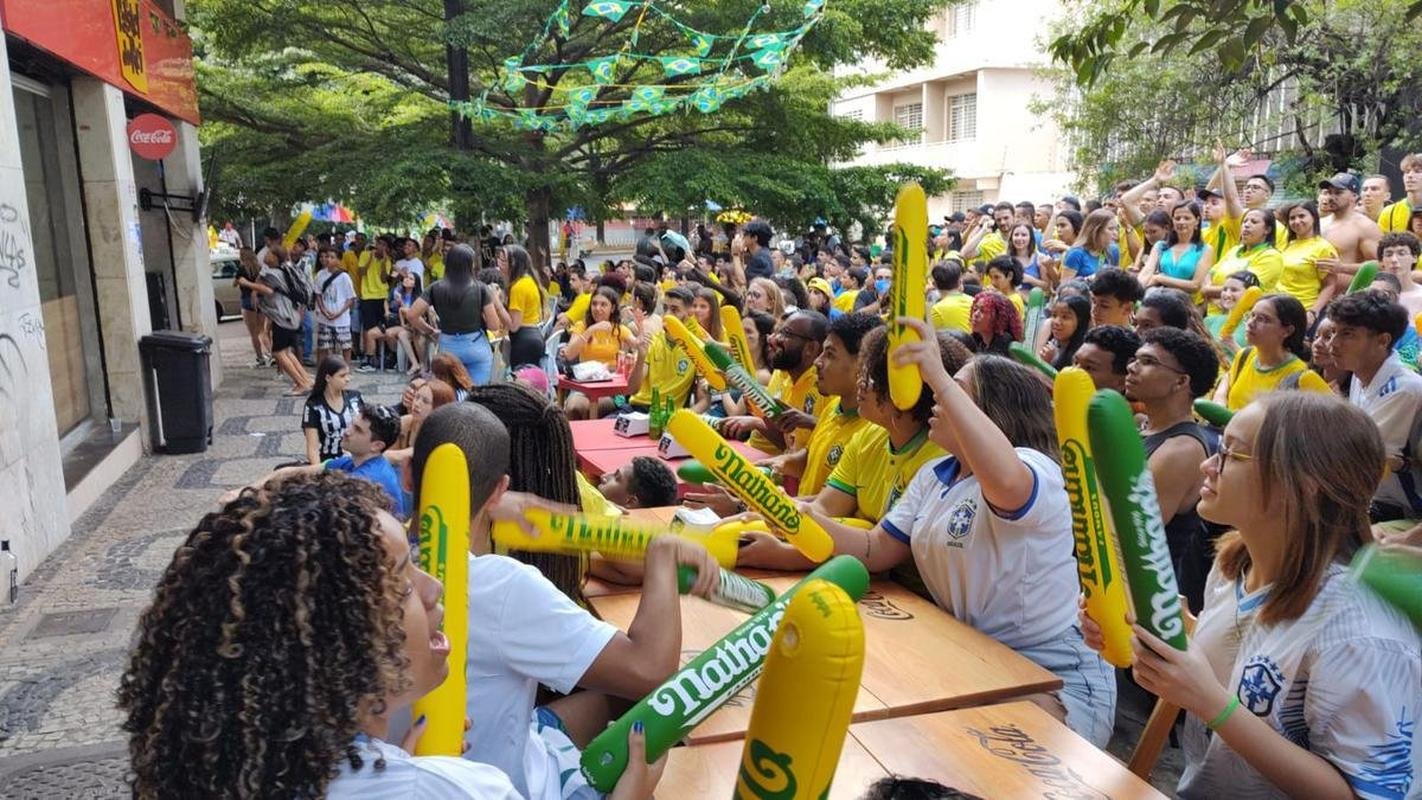 Na regio da Savassi, em BH, torcedores acompanharam o jogo entre Crocia e Brasil pelas quartas de final da Copa do Mundo