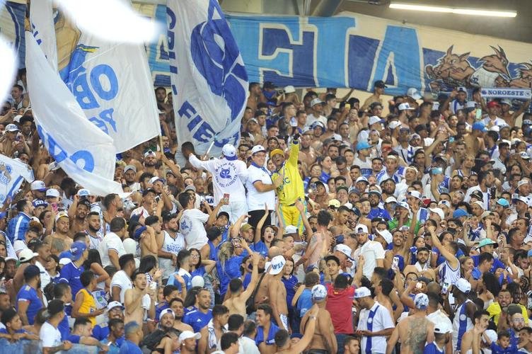 Torcida do Cruzeiro lotou Mineiro na partida contra o Nutico nas despedidas de Rafael Sobis e Ariel Cabral