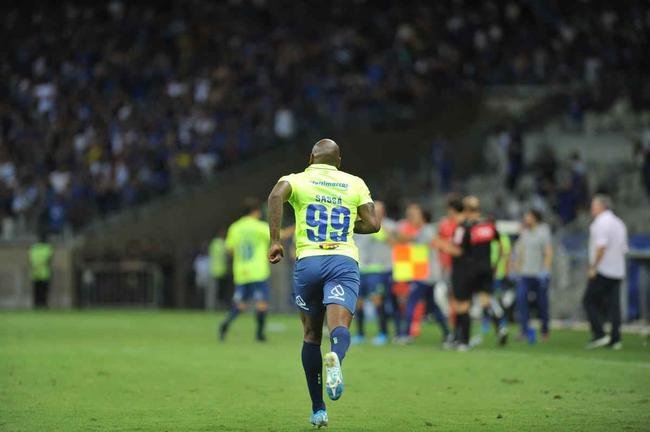 Cruzeiro estreou terceiro uniforme, o ltimo produzido pela Umbro