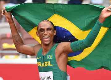 Brasileiro de 21 anos fez valer o favoritismo e chegou ao pódio nos 400m com barreiras no atletismo dos Jogos Olímpicos