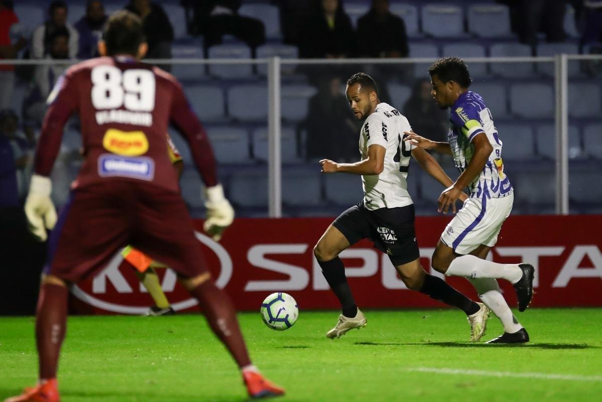 Fotos da partida entre Ava e Atltico, pelo Campeonato Brasileiro