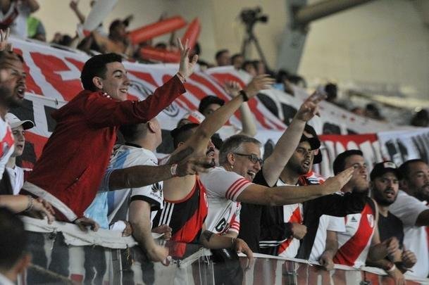 Fotos das torcidas de Cruzeiro e River Plate, no Mineiro, em duelo de volta das oitavas de final da Copa Libertadores