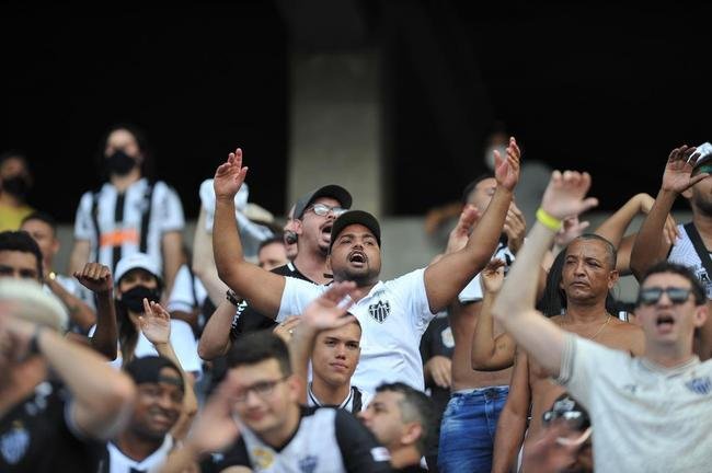 Fotos das torcidas de Atltico e Flamengo na Arena Pantanal, em Cuiab, durante a final da Supercopa do Brasil