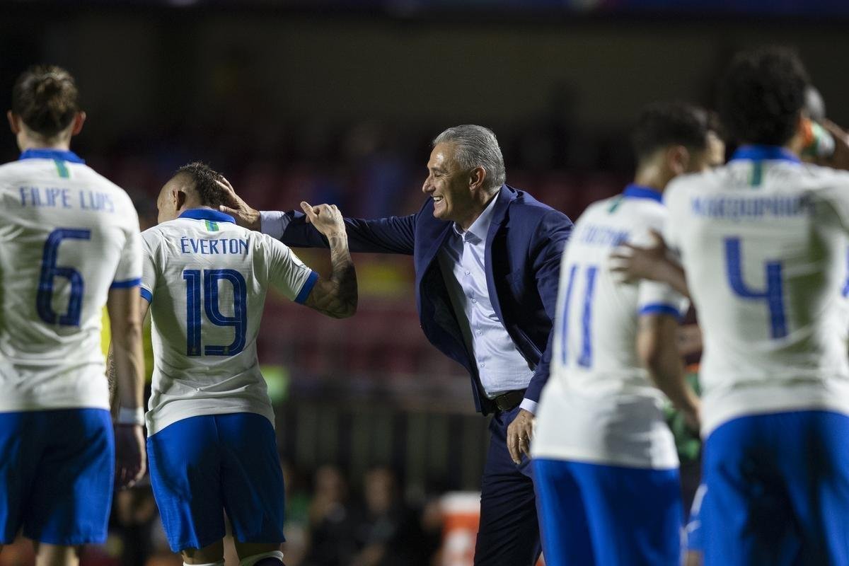 Seleo venceu com dois gols de Coutinho e um de Everton Cebolinha