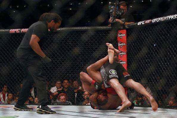Fotos da vitória arrasadora de Fabrício Werdum sobre Cain Velasquez