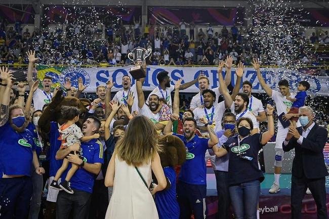 Fotos da festa do Cruzeiro com a vitria sobre o Civitanova e a conquista do tetracampeonato mundial de vlei, em Betim