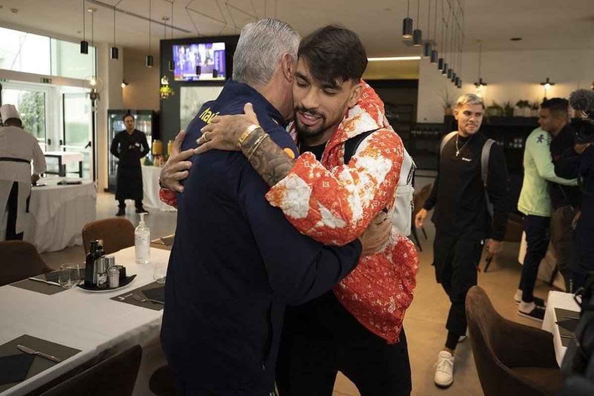 Nesta segunda-feira, os atletas que defendem clubes europeus comearam a se apresentar em Turim. Com isso, a Seleo Brasileira aguarda apenas a chegada de Marquinhos e Neymar 