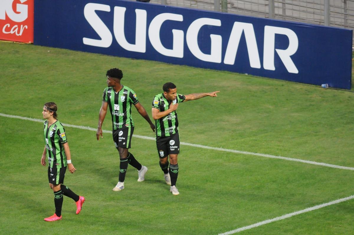 Fotos do clssico entre Amrica e Atltico, no Independncia, em Belo Horizonte, pela 10 rodada do Campeonato Mineiro. Jogo marcou o retorno dos dois rivais ao futebol em plena pandemia do novo coronavrus (Juarez Rodrigues/EM/DAPress)