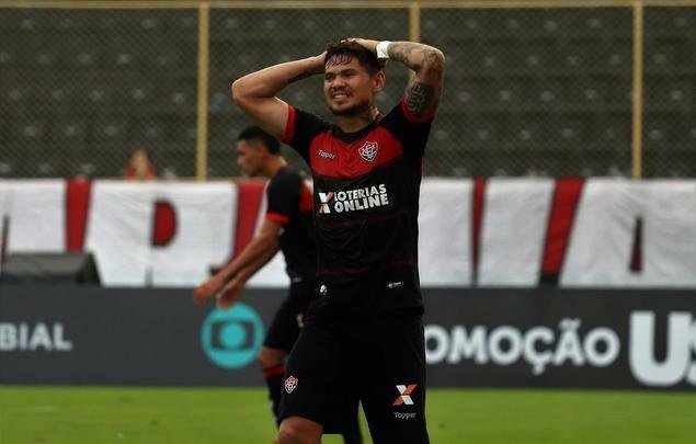 Vitória derrotou Atlético por 1 a 0, no Barradão, com gol de Léo Ceará