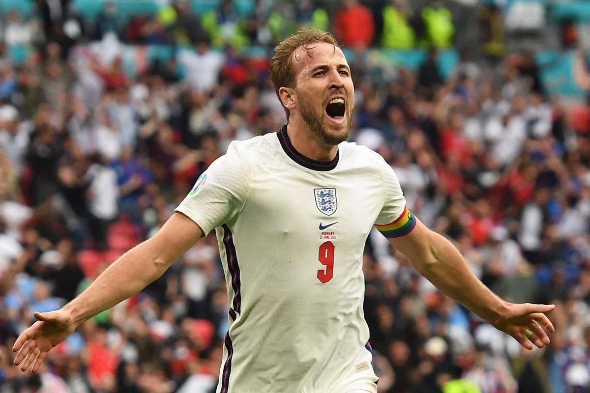Fotos do gol de Harry Kane, da Inglaterra, sobre a Alemanha, em Wembley. Ingleses venceram por 2 a 0 e avanaram s quartas de final da Eurocopa