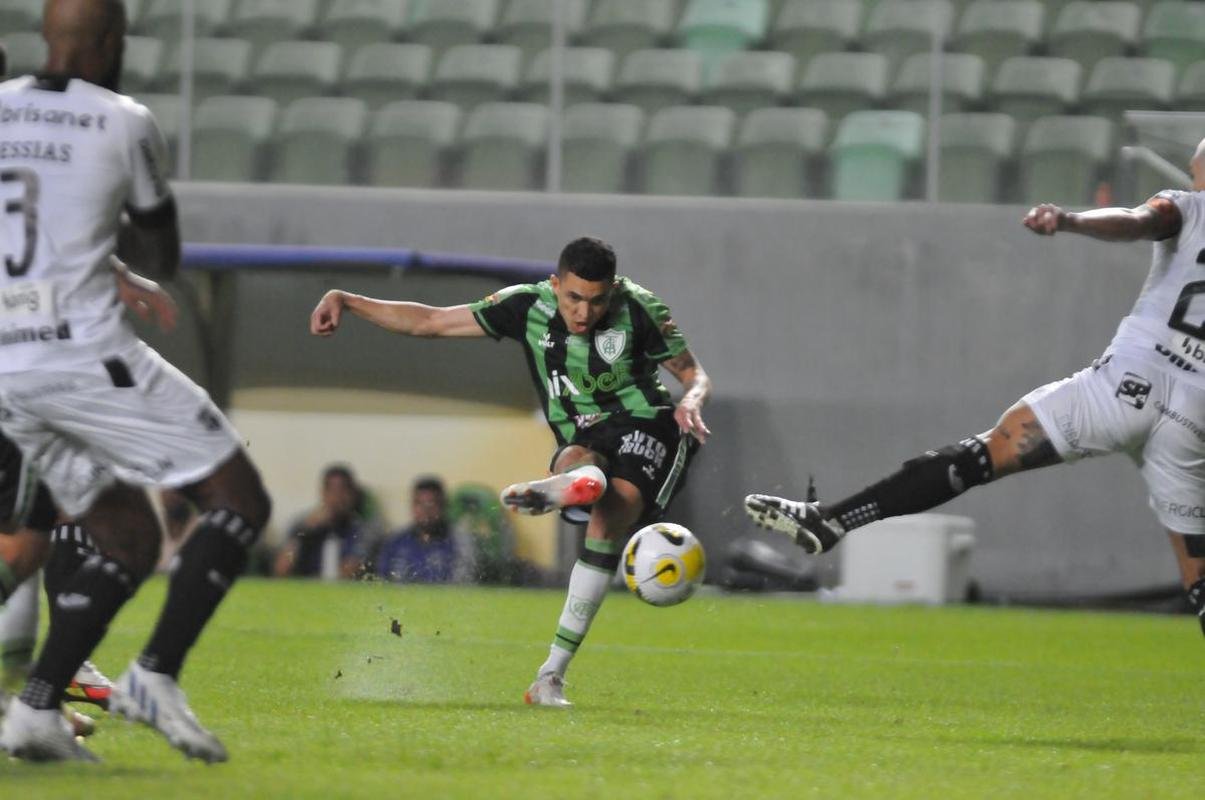 Fotos do jogo entre Amrica e Cear, no Estdio Independncia, em Belo Horizonte, pela 10 rodada da Srie A do Brasileiro