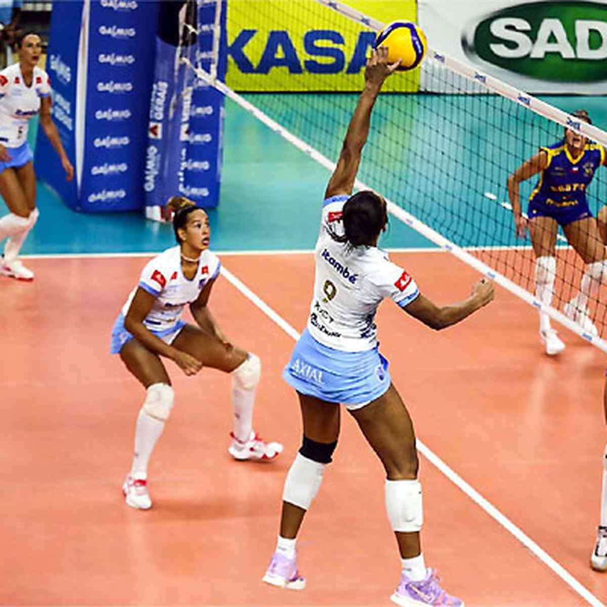 Brasil estreia com vitória tranquila no Sul-Americano Feminino de Vôlei -  Superesportes